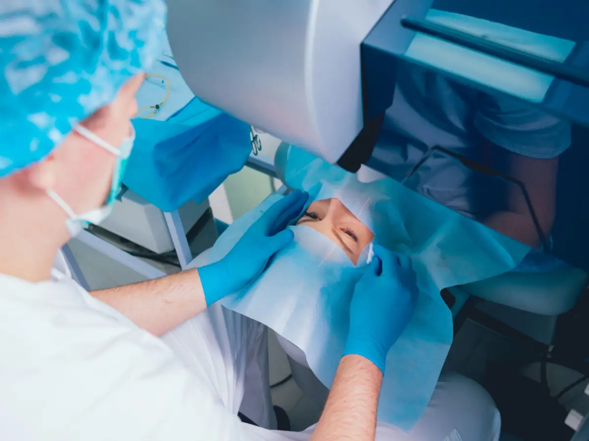 LASIK procedure at Moorfields Eye Hospital Dubai, highlighting precision technology for clearer sight.
